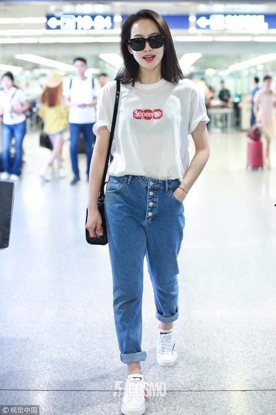 最新机场街拍女明星,机场街拍捕捉最新女明星潮流风采